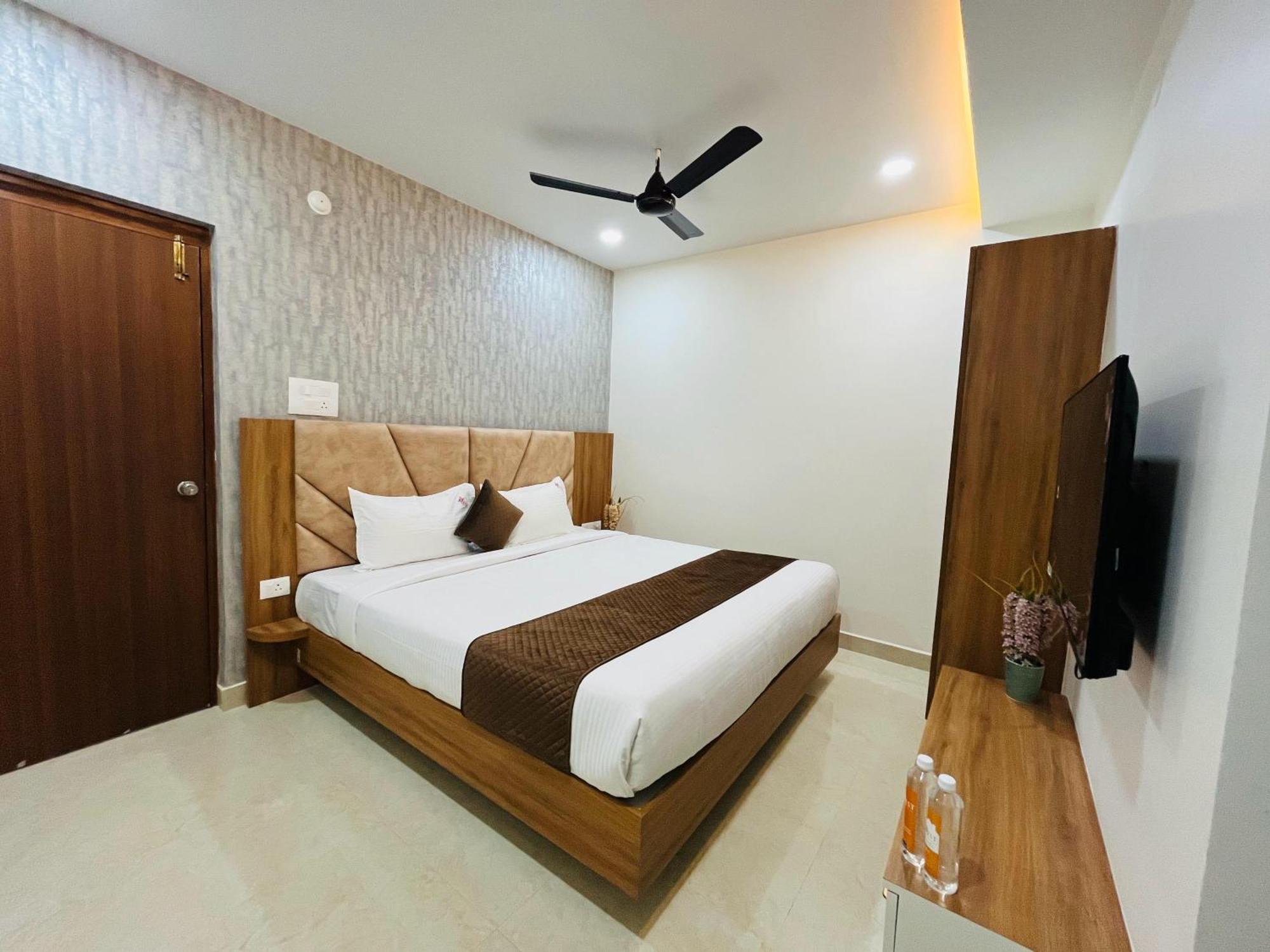 Viola Suites Хайдарабад Экстерьер фото